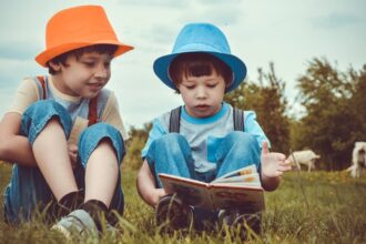 découvrez le pouvoir de la lecture : plongez dans des histoires captivantes, élargissez vos horizons et enrichissez votre esprit à travers des livres de tous genres. explorez des recommandations et des conseils pour transformer votre expérience de lecture.