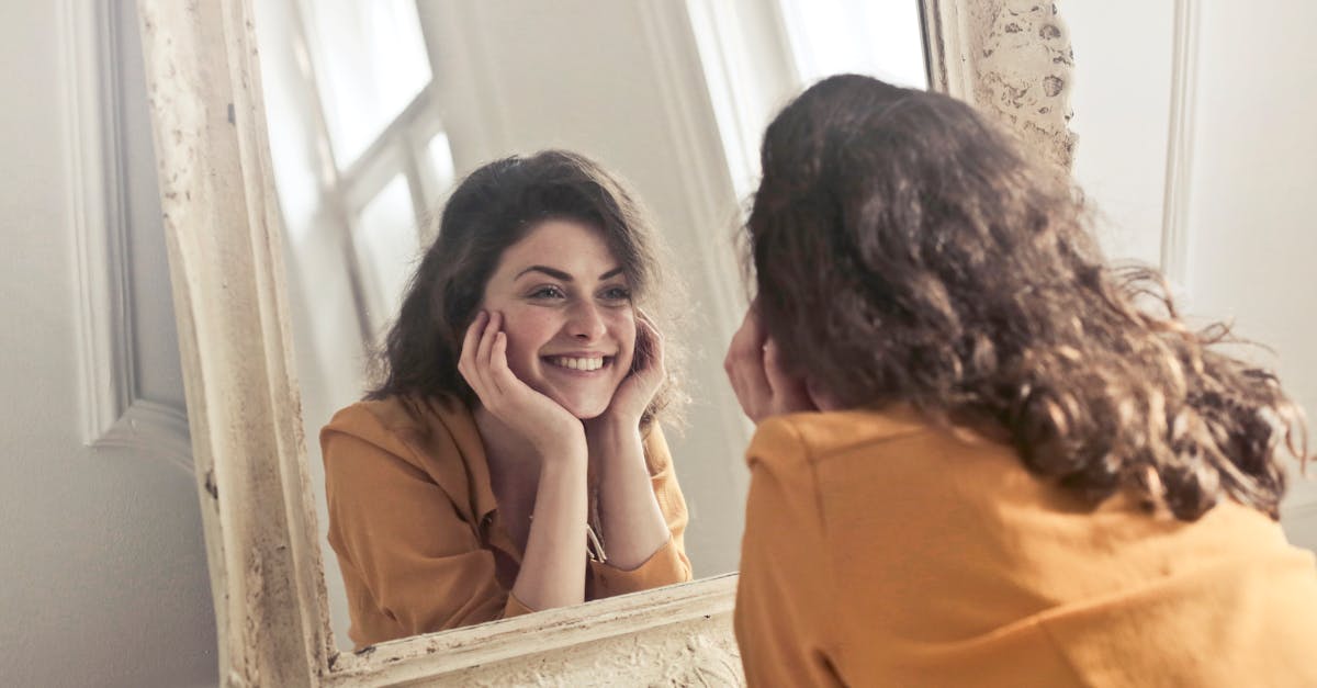 découvrez l'importance du self-talk, cette voix intérieure qui influence nos pensées et comportements. apprenez à transformer votre dialogue interne pour améliorer votre mental, votre confiance et atteindre vos objectifs. explorez des techniques pratiques pour un self-talk positif et constructif.