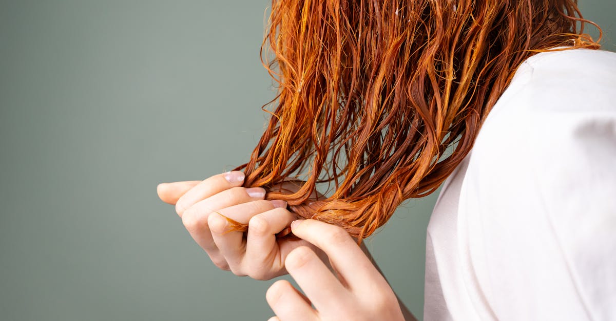 découvrez notre gamme de shampoings adaptés à tous les types de cheveux. offrez à votre cuir chevelu un soin nourrissant et revitalisant, tout en profitant de senteurs envoûtantes. transformez votre routine capillaire avec nos produits de qualité pour des cheveux éclatants de santé.