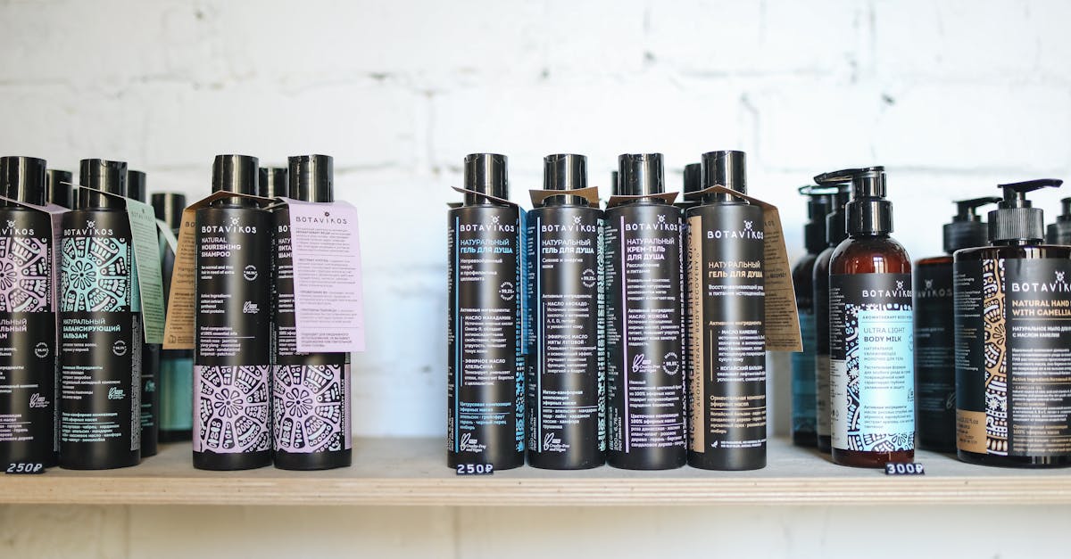 découvrez notre gamme de shampoings adaptés à tous types de cheveux. formulés avec des ingrédients naturels, nos produits nettoient en douceur tout en nourrissant votre cuir chevelu. offrez à vos cheveux le soin qu'ils méritent grâce à nos shampoings réparateurs, hydratants et volumisants. votre routine capillaire n'a jamais été aussi simple et efficace !
