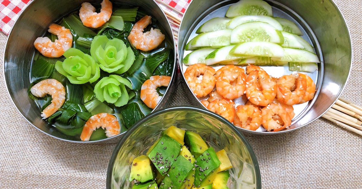 découvrez notre savoureuse salade de crevettes et d'avocat, un plat frais et léger alliant le croquant de l'avocat à la tendreté des crevettes. parfaite pour une entrée ou un déjeuner d'été, cette recette simple met en avant des ingrédients de qualité pour un goût exceptionnel.