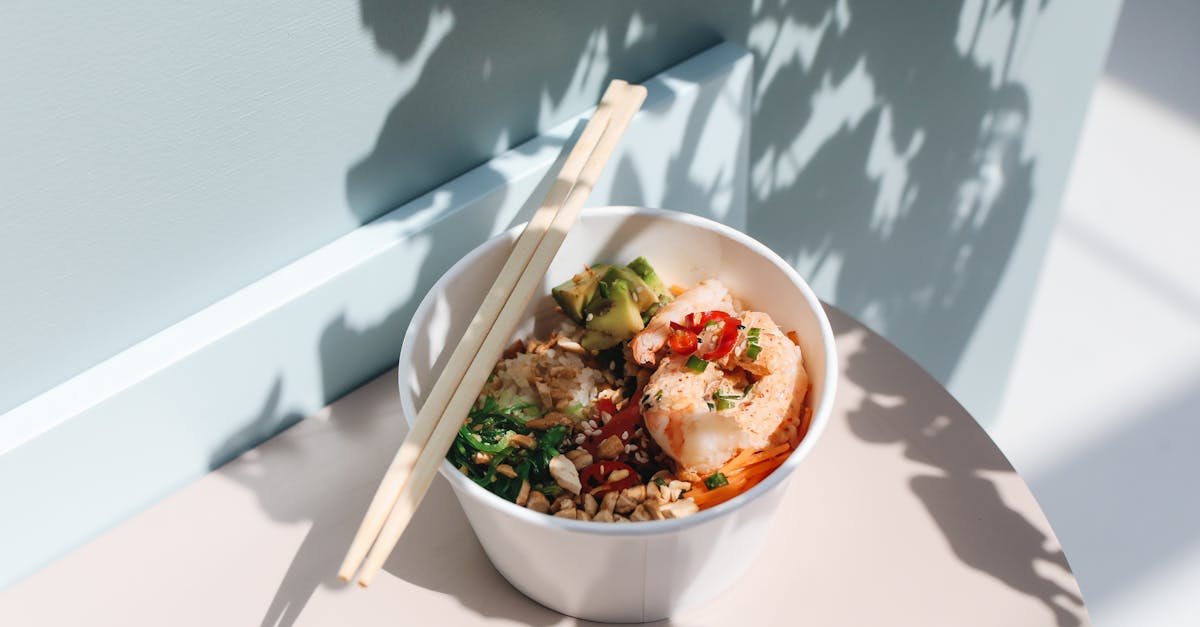 découvrez une salade délicieuse et saine avec des crevettes fraîches et de l'avocat crémeux. parfaite pour un repas léger et raffiné, cette recette allie des saveurs exquises et des nutriments essentiels pour une expérience culinaire inoubliable.