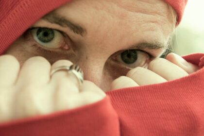 découvrez comment la timidité peut influencer vos interactions sociales et apprendre des stratégies pour la surmonter. explorez des conseils pratiques pour gagner en confiance et vous épanouir dans votre vie personnelle et professionnelle.
