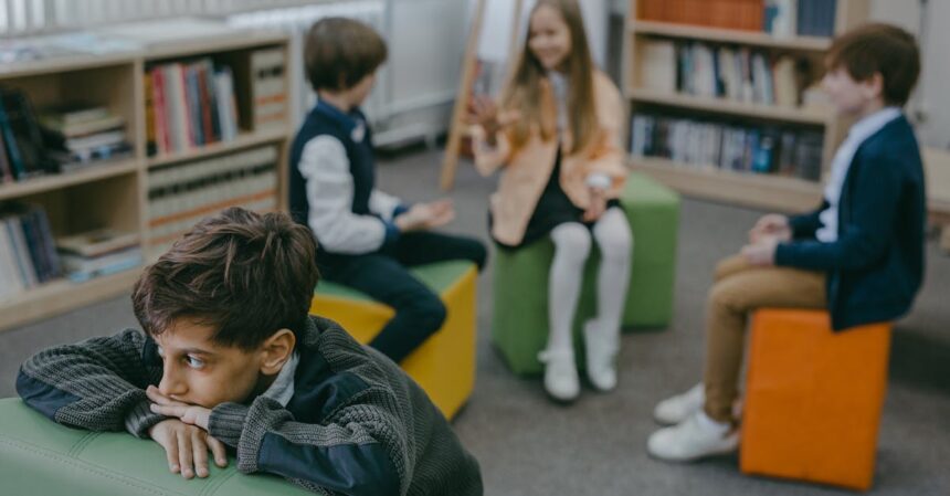 découvrez comment mieux comprendre et surmonter l'anxiété sociale. obtenez des conseils pratiques et des stratégies efficaces pour gérer vos craintes, améliorer vos interactions et retrouver confiance en vous dans les situations sociales.