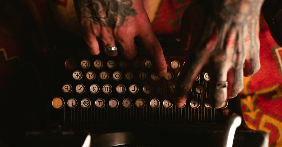 découvrez la signification des symboles de tatouage : explorez des motifs uniques et leurs histoires fascinantes pour personnaliser votre art corporel. inspire votre prochain tatouage avec des symboles chargés de sens.