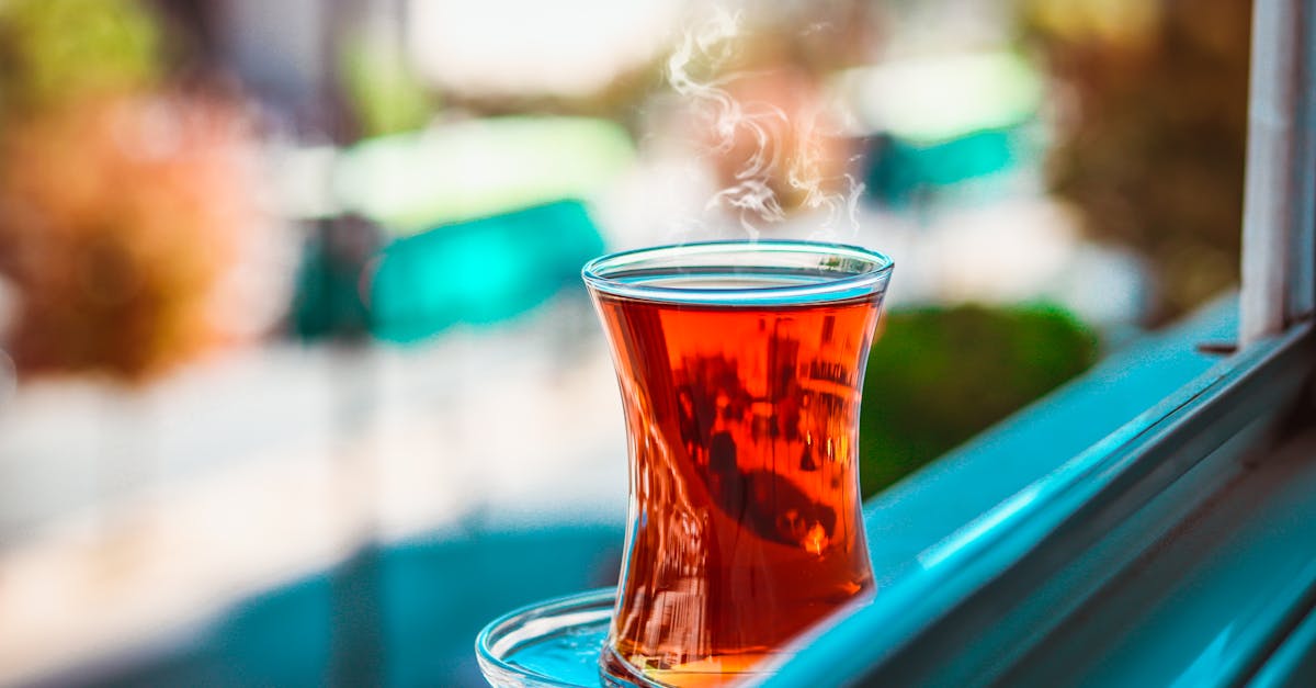 découvrez l'univers fascinant du thé : variétés, bienfaits pour la santé, méthodes d'infusion et conseils de dégustation. plongez dans cette boisson millénaire et savourez chaque gorgée.