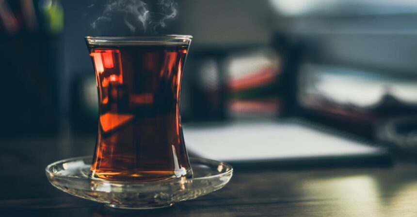 découvrez l'univers fascinant du thé : bienfaits, variétés, recettes et astuces pour savourer chaque tasse. plongez dans notre guide complet pour amateurs et néophytes.