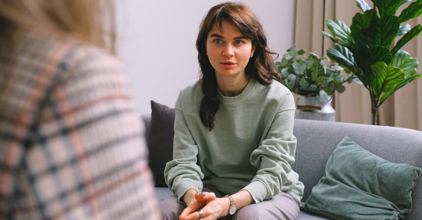 découvrez l'importance d'une communication réfléchie pour renforcer vos relations personnelles et professionnelles. apprenez des techniques pour écouter activement, exprimer vos idées clairement et favoriser un dialogue constructif.