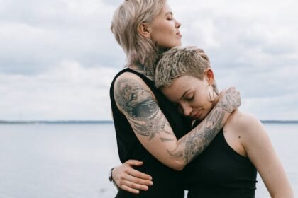découvrez l'univers des tatouages de voyage ! inspirez-vous de designs uniques qui capturent l'esprit d'aventure et les souvenirs inoubliables de vos explorations à travers le monde. que vous soyez passionné par les paysages, les cultures ou les symboles locaux, trouvez le tatouage qui vous représentera le mieux dans cette célébration de la vie nomade.