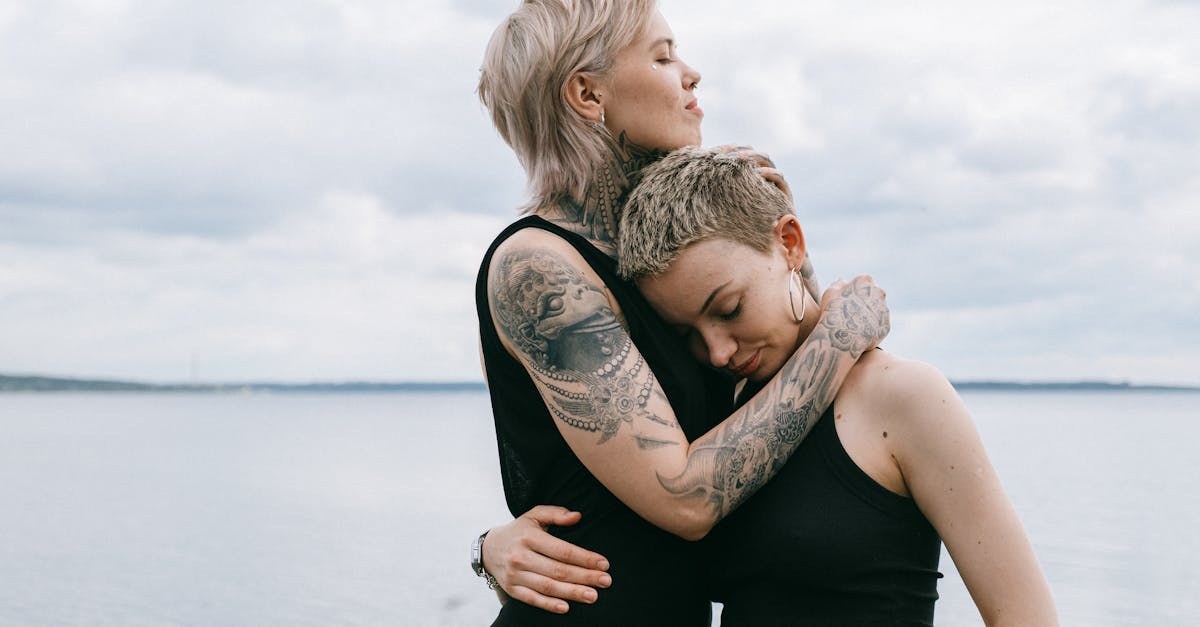découvrez l'univers des tatouages de voyage ! inspirez-vous de designs uniques qui capturent l'esprit d'aventure et les souvenirs inoubliables de vos explorations à travers le monde. que vous soyez passionné par les paysages, les cultures ou les symboles locaux, trouvez le tatouage qui vous représentera le mieux dans cette célébration de la vie nomade.