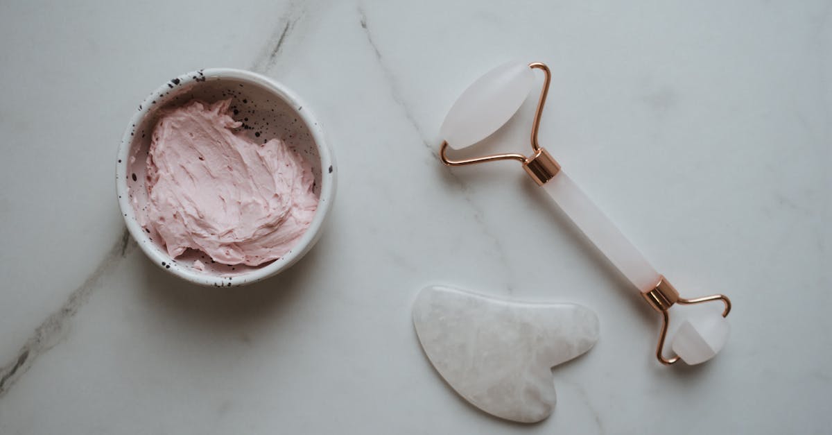 découvrez notre crème anti-âge révolutionnaire qui lutte efficacement contre les signes du vieillissement. formulée avec des ingrédients naturels, elle hydrate, raffermit et revitalise votre peau pour un teint éclatant et rajeuni.
