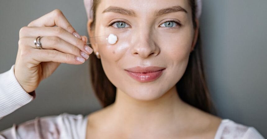 découvrez notre crème anti-âge révolutionnaire qui réduit les rides et raffermit la peau. profitez d'une hydratation intense et d'un teint éclatant grâce à sa formule innovante. retrouver une peau jeune et radieuse n'a jamais été aussi simple !