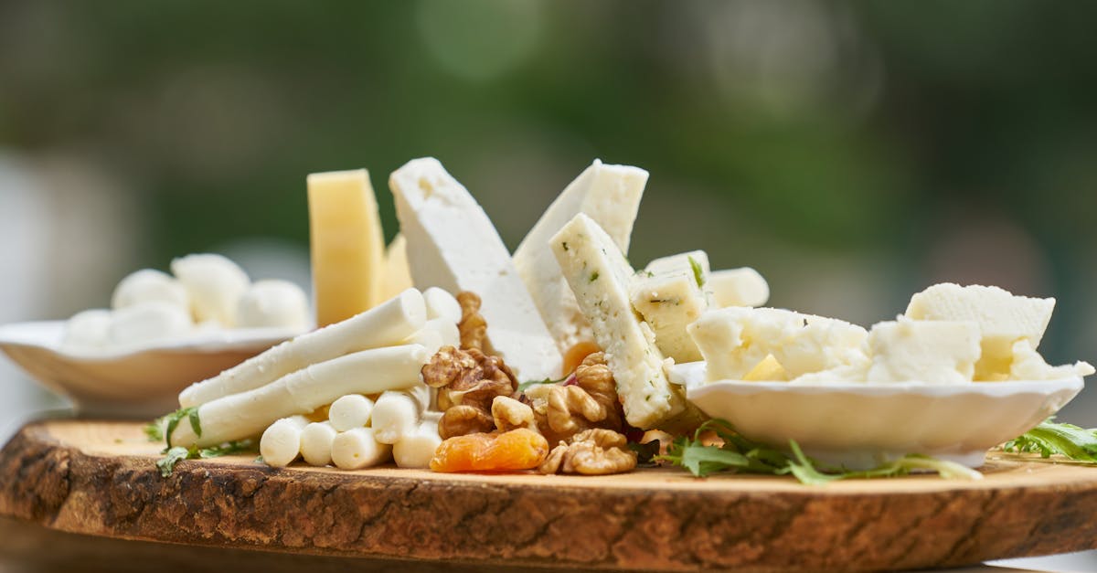 découvrez le monde fascinant du fromage avec notre guide ultime. explorez les différentes variétés, apprenez les techniques de fabrication et savourez des recettes délicieuses mettant en avant ce produit lacté emblématique.