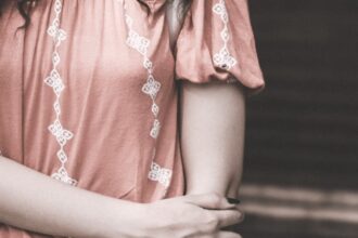 découvrez la tendance du tattoo embroidery, un tatouage qui imite les motifs de la broderie pour un style original et élégant. idéal pour ceux qui veulent un tatouage artistique et unique !