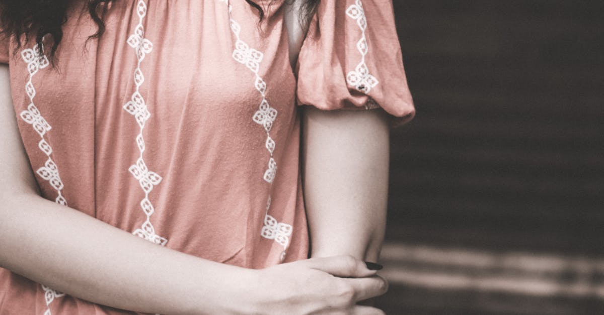 découvrez la tendance du tattoo embroidery, un tatouage qui imite les motifs de la broderie pour un style original et élégant. idéal pour ceux qui veulent un tatouage artistique et unique !
