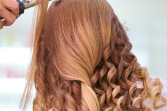 découvrez les meilleurs salons de coiffure près de chez vous : coupes tendances, soins capillaires, et conseils personnalisés pour sublimer vos cheveux. prenez rendez-vous dès maintenant !