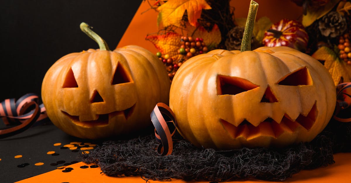 découvrez l'origine et les traditions d'halloween, la fête la plus effrayante de l'année : idées de costumes, conseils de décoration, recettes gourmandes et astuces pour réussir votre soirée du 31 octobre !