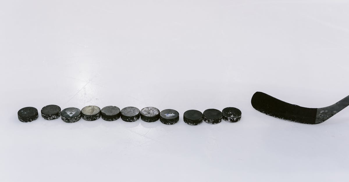 découvrez tout ce qu'il faut savoir sur le hickey, également appelé suçon : causes, astuces pour le faire disparaître rapidement et conseils pour prévenir son apparition.