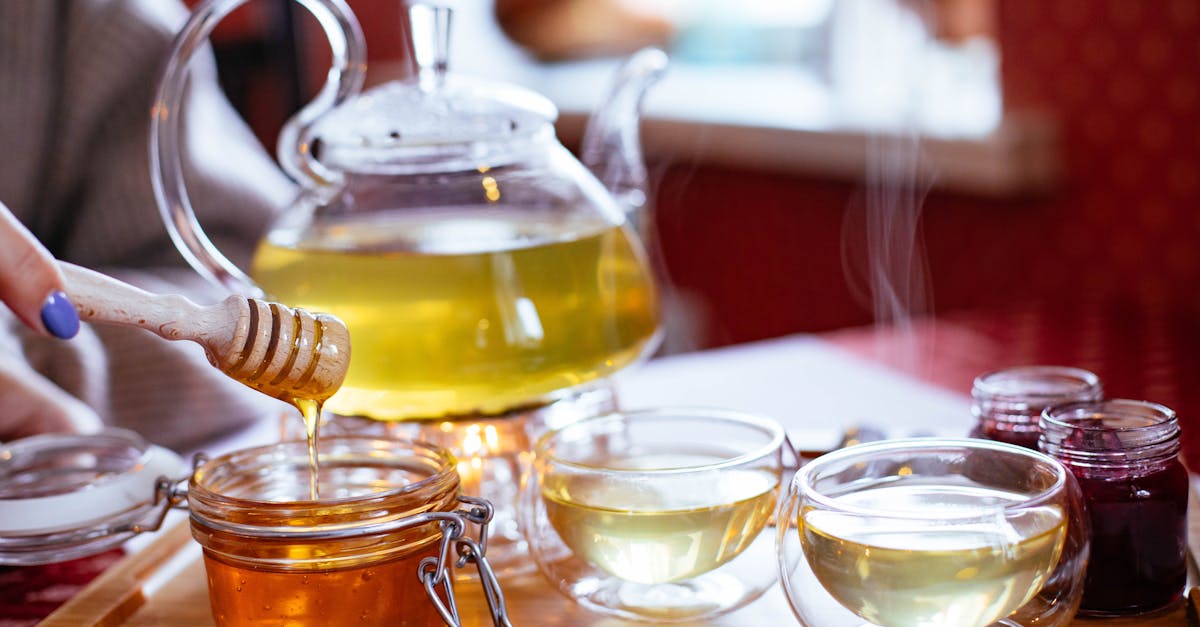 découvrez le miel : ses bienfaits, ses origines naturelles et ses multiples utilisations en cuisine et pour la santé. apprenez comment choisir un miel de qualité et profiter de ses saveurs uniques.