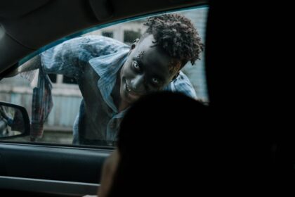 découvrez tout l'univers du cinéma d'horreur : critiques de films, nouveautés, classiques incontournables et conseils pour une soirée frissons garantie. plongez dans le monde terrifiant des horror movies !