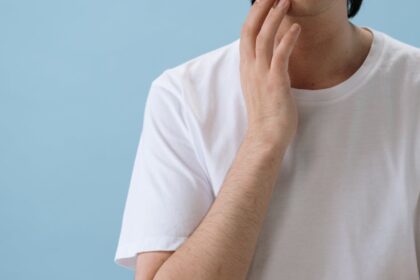 découvrez les causes possibles de la démangeaison (itching), ses symptômes associés et les solutions pour soulager efficacement les irritations cutanées au quotidien.