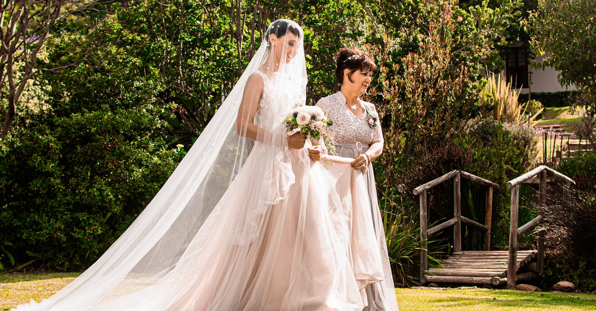 découvrez notre collection élégante de robes pour la mère de la mariée. que vous recherchiez un style classique ou moderne, trouvez la robe parfaite pour célébrer ce jour mémorable avec grâce et sophistication.