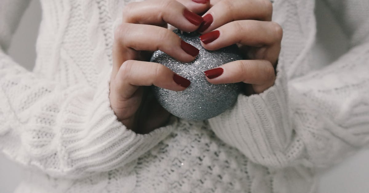 découvrez notre sélection de vernis à ongles tendance pour une manucure parfaite. couleurs éclatantes, longue tenue et application facile pour sublimer vos ongles au quotidien.