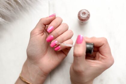 découvrez notre sélection de vernis à ongles tendance pour sublimer vos mains avec des couleurs éclatantes et une tenue longue durée. trouvez la teinte parfaite pour chaque occasion !