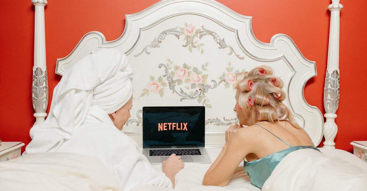 découvrez la sélection des meilleures séries disponibles sur netflix, des nouveautés aux grands classiques, pour tous les goûts et tous les âges. trouvez votre prochaine série à regarder dès maintenant !