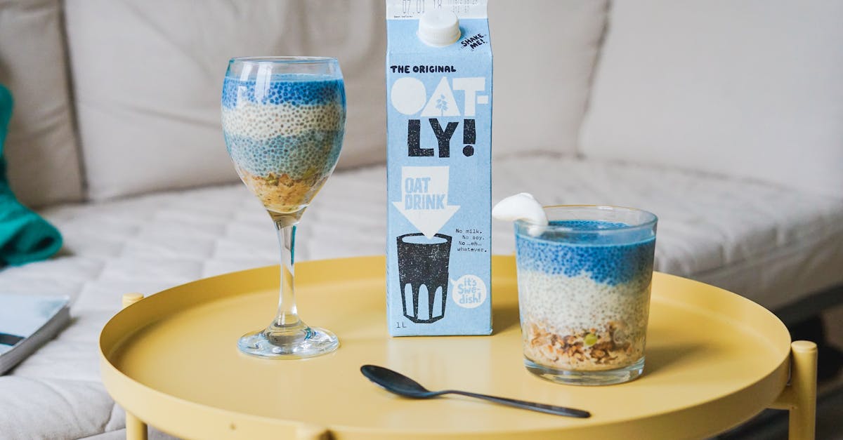 découvrez tout sur le lait d’avoine : ses bienfaits, comment l'utiliser en cuisine et pourquoi il est une alternative végétale incontournable au lait traditionnel.