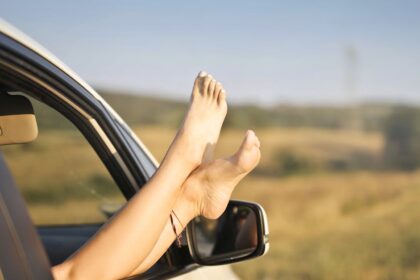 découvrez nos services de pédicure pour des pieds impeccables et en pleine santé. offrez à vos pieds le soin qu'ils méritent avec nos traitements professionnels et relaxants.