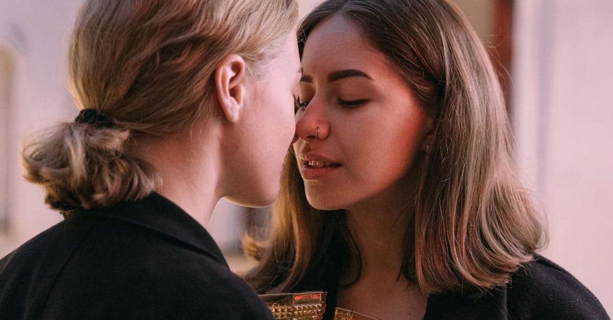 découvrez notre sélection de séries pour adolescents captivantes, mêlant amitié, amour et aventures passionnantes. plongez dans des intrigues palpitantes qui parlent des défis et des joies de l'adolescence. trouvez votre prochaine série préférée dès maintenant !
