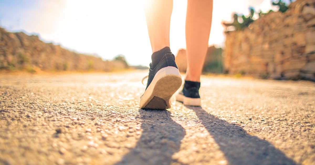 découvrez les bienfaits du walking, une activité physique accessible à tous pour rester en forme, améliorer votre santé et profiter de la nature au quotidien.