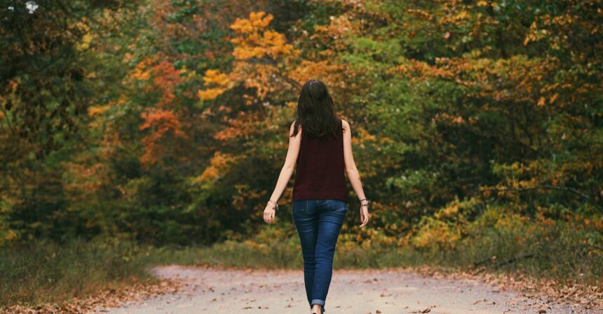 découvrez tous les bienfaits de la marche à pied : une activité simple, accessible à tous, idéale pour garder la forme, améliorer la santé et profiter de la nature au quotidien !