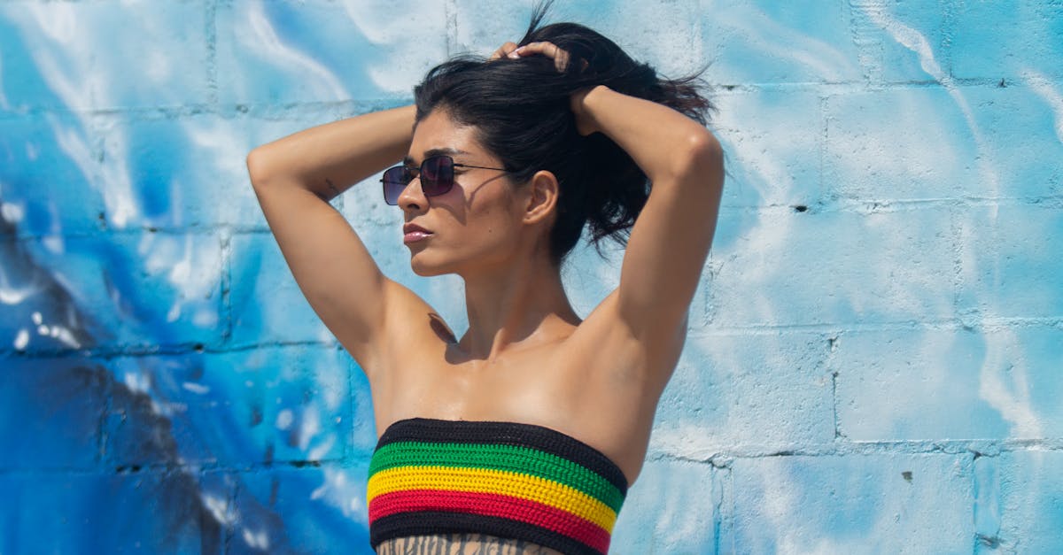 découvrez le blackout tattoo, une tendance de tatouage audacieuse qui couvre de grandes zones de la peau avec de l’encre noire. informations, idées et conseils pour réussir votre tatouage blackout.
