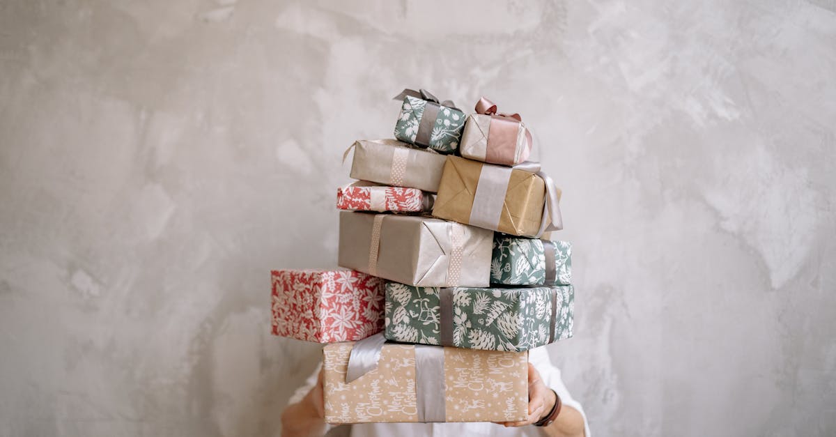 découvrez l'excitation des mystery boxes : commandez une boîte surprise et recevez des objets exclusifs, uniques ou inattendus. idéal pour offrir ou se faire plaisir avec une expérience ludique et pleine de suspense !