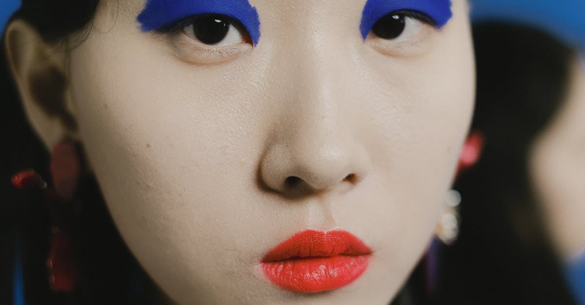 découvrez la signification et l'impact du concept d'avant-garde, une force innovante qui façonne l'art, la culture et la pensée moderne en repoussant les limites du conventionnel.