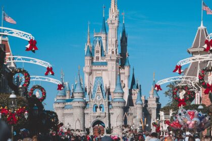 découvrez l'univers magique de disney : actualités, films, séries, personnages incontournables et parcs d'attractions pour petits et grands. plongez dans l'enchantement dès maintenant !