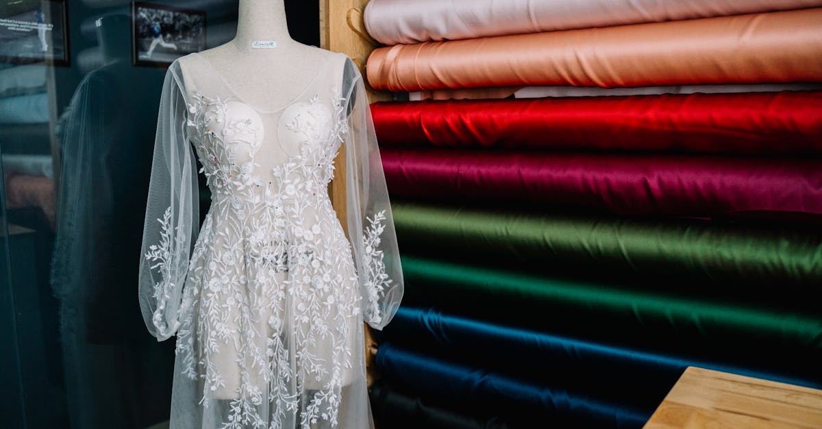 découvrez notre robe tunique brodée, une pièce élégante et confortable pour toutes les occasions. parfaite pour un look chic au quotidien ou lors de sorties spéciales, avec des motifs raffinés et une coupe flatteuse.