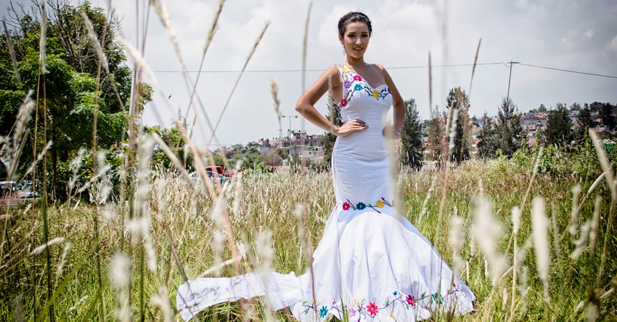 découvrez notre robe tunique brodée, élégante et confortable, parfaite pour toutes les occasions. ajoutez une touche chic et artisanale à votre garde-robe avec ce modèle tendance et raffiné.