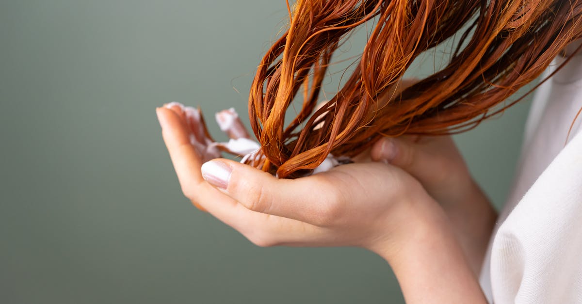 découvrez notre sélection de produits capillaires de qualité pour tous types de cheveux : soins, coiffants et traitements pour sublimer votre chevelure au quotidien.