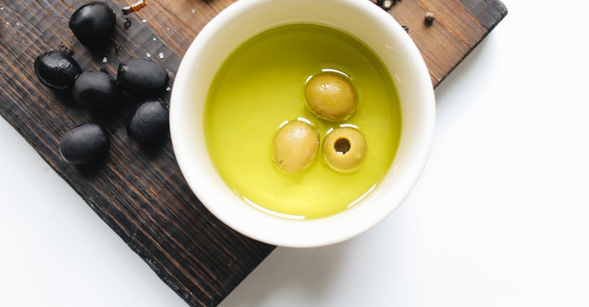 découvrez tous les secrets de l'huile d'olive : ses bienfaits pour la santé, ses différentes variétés, des conseils de dégustation et d’utilisation en cuisine. apprenez à choisir la meilleure huile d’olive pour toutes vos recettes !