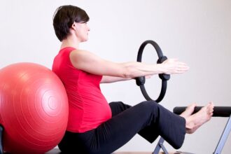 découvrez le pilates : une méthode douce et efficace pour renforcer vos muscles profonds, améliorer votre posture et retrouver souplesse et bien-être. convient à tous les niveaux !