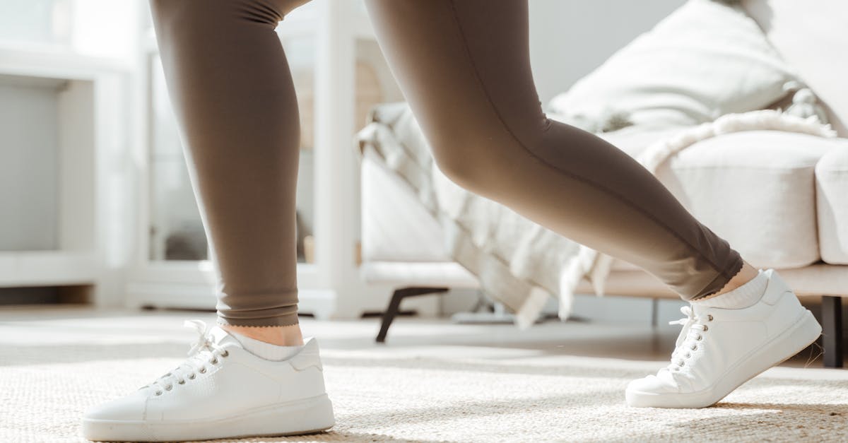 découvrez tout sur les squats : bienfaits, techniques pour débutants et conseils pour améliorer votre entraînement, renforcer vos jambes et sculpter votre corps efficacement.