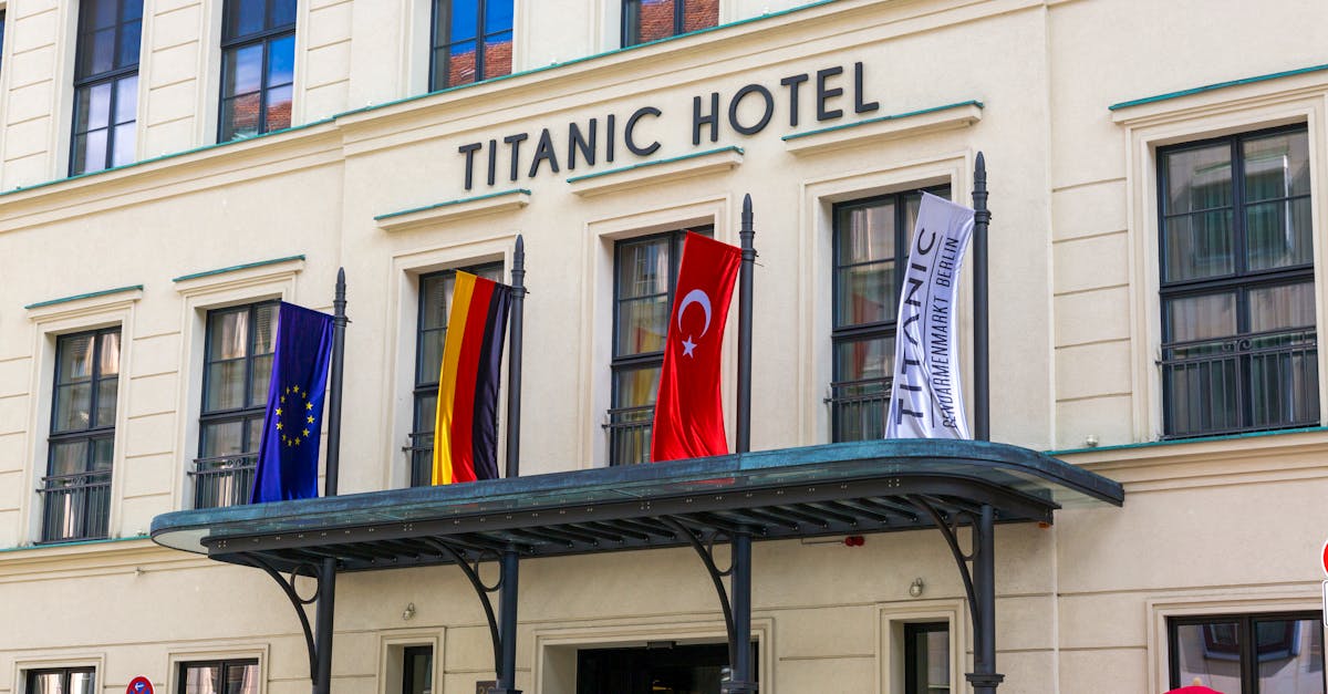découvrez l'histoire fascinante du titanic, le célèbre paquebot transatlantique, de sa construction légendaire à son tragique naufrage en 1912. informations, anecdotes et analyses sur ce navire emblématique.