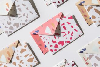 découvrez les couleurs tendance du moment : inspirations, conseils et idées pour adopter les palettes les plus en vogue dans votre décoration, votre garde-robe ou vos créations.