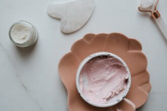 découvrez notre crème anti-âge pour une peau plus lisse, ferme et éclatante. réduisez rides et signes de l'âge grâce à une formule innovante adaptée à tous les types de peau.