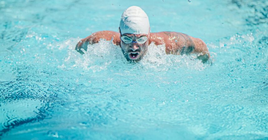découvrez les bienfaits de l'aqua aerobics, une activité physique alliant exercices aquatiques et cardio pour tonifier votre corps en douceur.