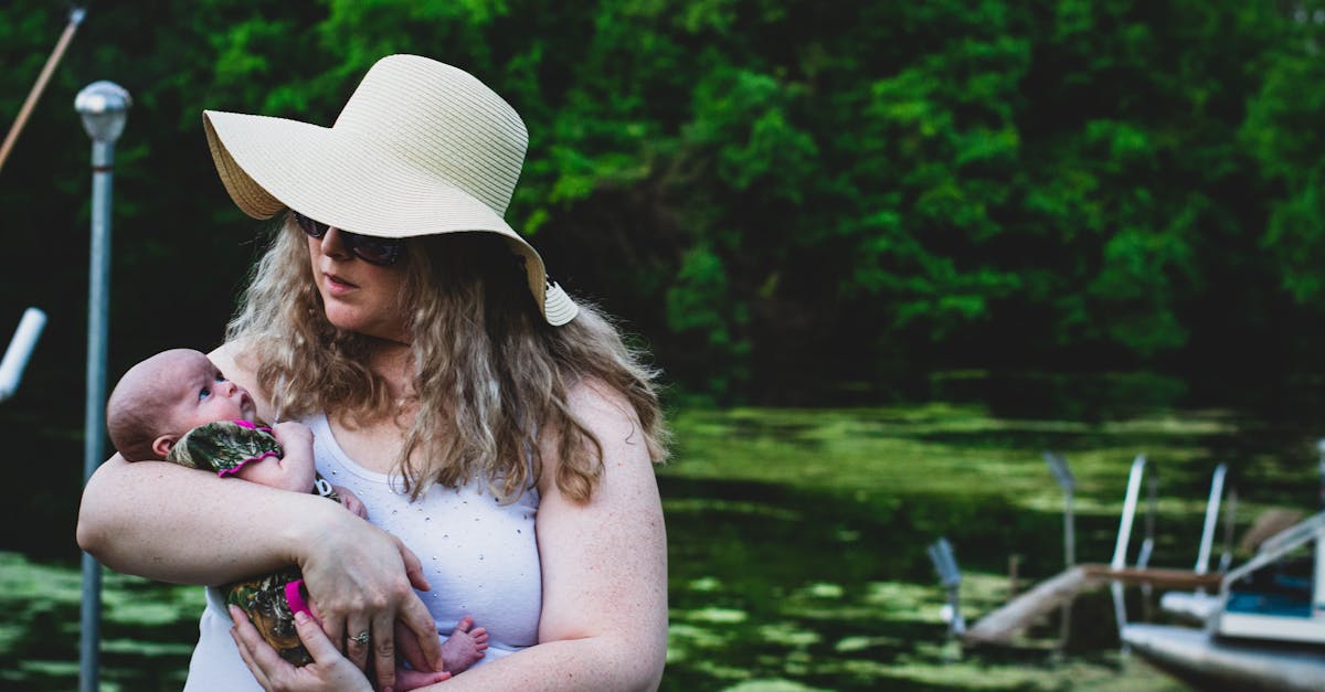 découvrez notre gamme de nuances blondes, des tons naturels aux reflets éclatants, pour illuminer votre style et sublimer votre chevelure.