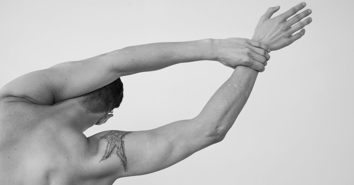 découvrez des idées tendances et uniques de tatouages sur les doigts, parfaits pour exprimer votre style avec élégance et subtilité.